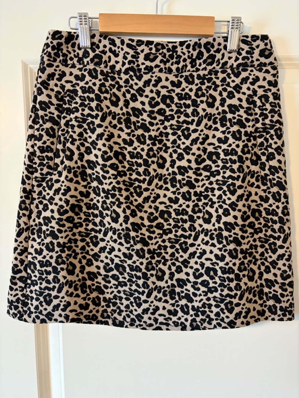 LOFT - Leopard Print A-Line Skirt in Beige and Black - Size 0